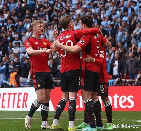 TA：皇马与17岁中卫马丁内斯续约至2027年